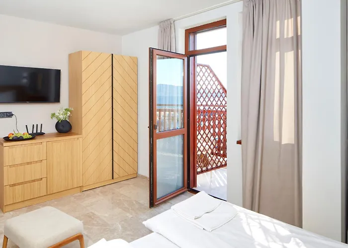 семеен ноа Νεσέμπαρ