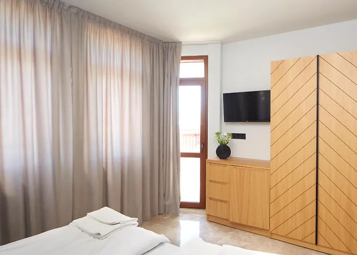 Ξενοδοχείο семеен ноа *